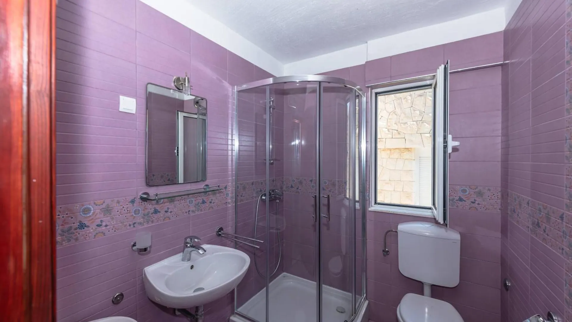 Villa Tolles Haus In Okrug Gornji Mit Eigenem Balkon Traù 0*,